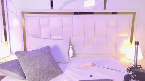 ashley_wattson online show from August 13, 1:25 pm