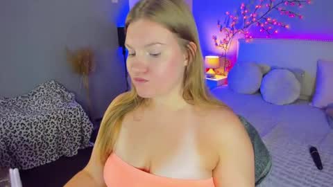 AshleyJonse online show from August 5, 10:35 am