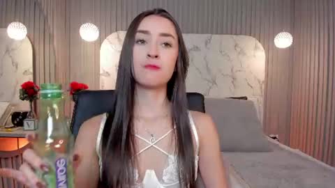 ashleylincolnn online show from August 11, 3:47 pm