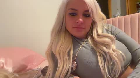 ashleymaddyyyy647935 online show from August 13, 2:25 am