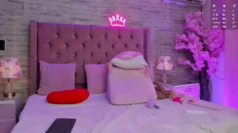ashleynelsonn online show from August 8, 11:49 pm