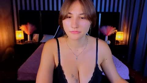 ashleyrayy online show from August 12, 7:54 am