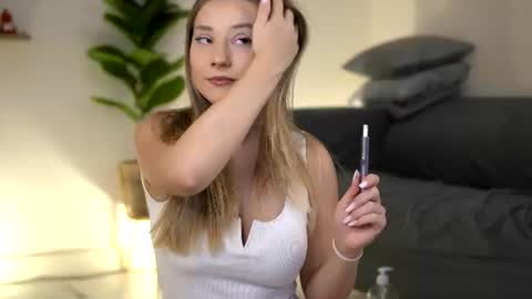 AshleyVox online show from August 14, 3:21 am