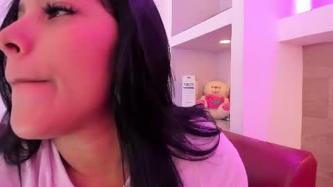 Ashley online show from August 9, 7:15 pm