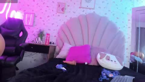 Ashly online show from August 11, 8:55 pm
