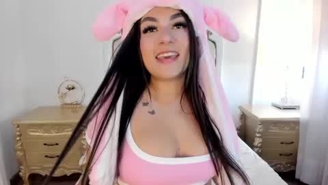 Ashly online show from August 9, 1:01 pm