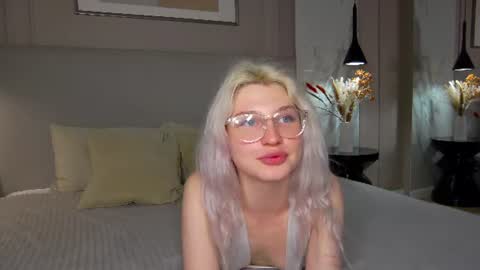 ashlycross online show from August 8, 3:45 pm