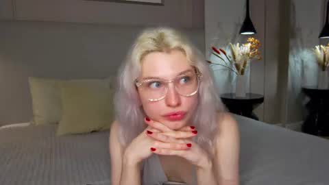 ashlycross online show from August 8, 4:51 pm