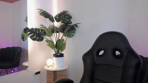 Ashly online show from July 27, 3:17 pm