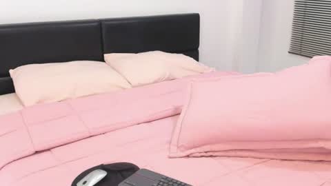 ashlyviper77 online show from August 2, 7:43 pm