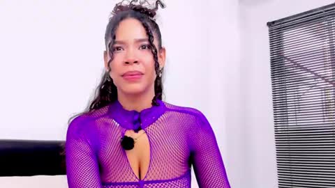 ashlyviper77 online show from August 7, 9:15 pm