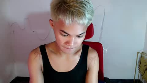 asian_lover05 online show from July 15, 6:09 pm
