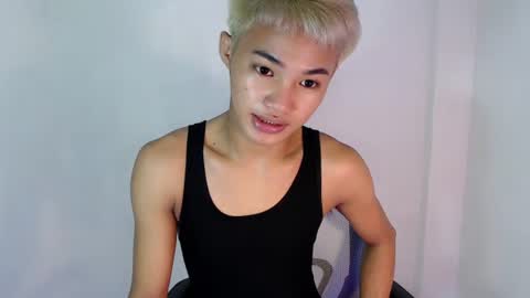asian_lover05 online show from July 18, 11:17 pm