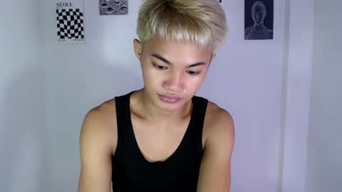 asian_lover05 online show from July 20, 9:29 pm