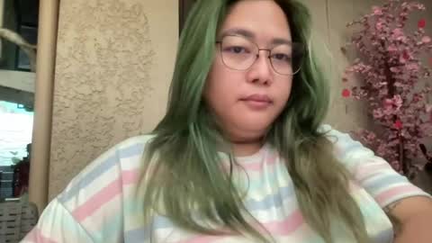 Curvy online show from June 15, 9:46 pm