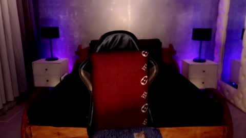 Dominic online show from August 6, 9:41 am