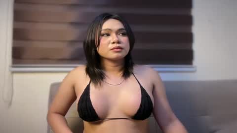 asianmolly0802 online show from August 7, 10:21 pm