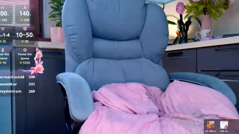 assolmonet online show from August 13, 1:36 pm