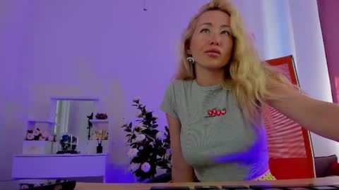 astramonroe online show from July 14, 10:18 am