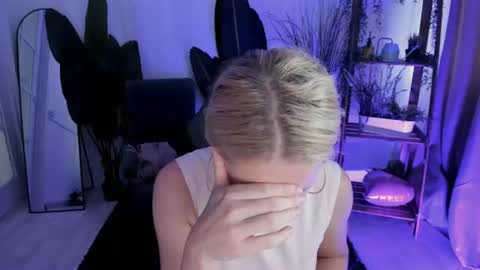 astramonroe online show from July 17, 10:59 am