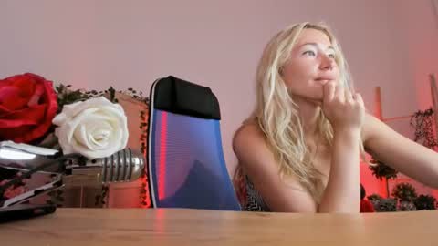 astramonroe online show from July 22, 11:12 am