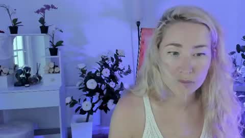 astramonroe online show from July 30, 4:47 pm
