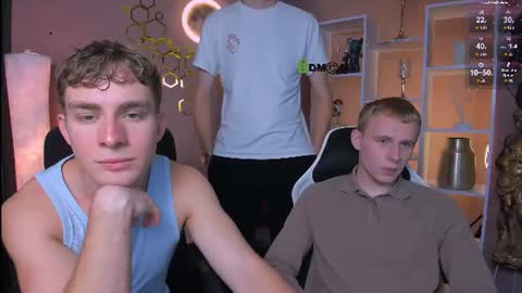 astren online show from August 10, 7:04 pm