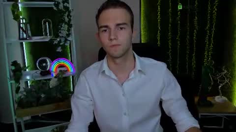 astren online show from August 13, 7:06 pm