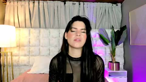 astrid_velle online show from August 6, 1:15 am
