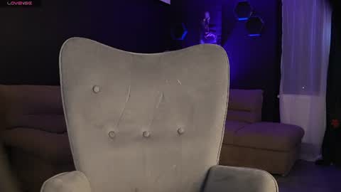 jade online show from August 11, 9:33 am