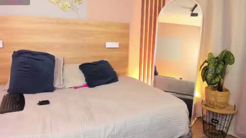 ateneaa_lux online show from August 14, 6:44 pm
