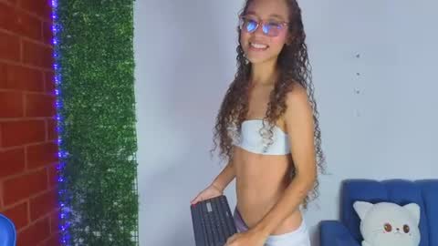 Athenea online show from August 11, 1:18 am