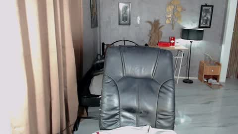 aubrey online show from April 3, 12:57 pm