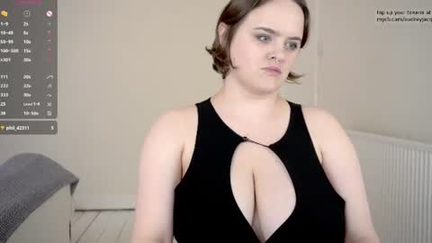 Audrey Jacq online show from August 4, 4:04 pm
