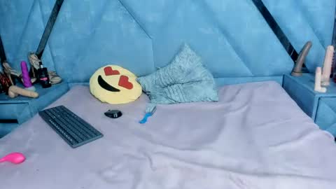 Monii Yi online show from August 6, 6:12 am