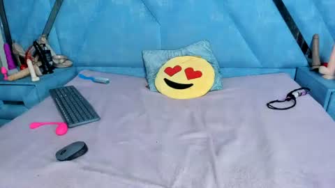 Monii Yi online show from August 7, 5:29 am