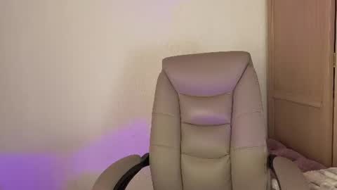 Aura online show from August 10, 1:34 pm