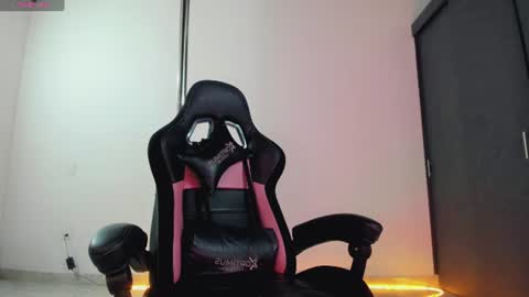 aurabonett online show from August 8, 2:33 am