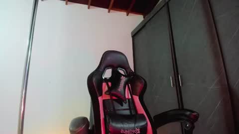 aurabonett online show from August 14, 6:39 am