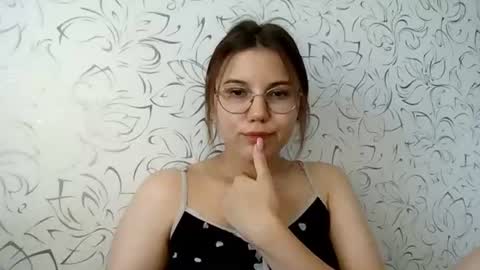 aurora_breeze online show from August 4, 12:24 pm