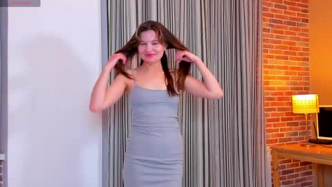 aurora_cute9 online show from May 7, 9:27 pm