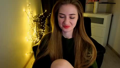 aurora_evil online show from March 29, 7:49 am