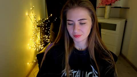 aurora_evil online show from March 30, 9:45 am