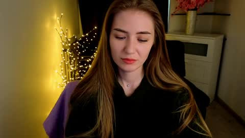 aurora_evil online show from April 3, 9:06 am