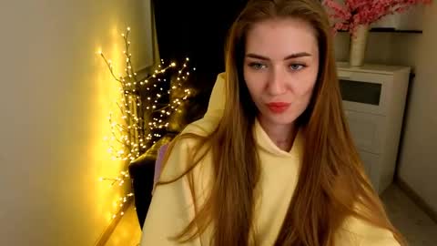 aurora_evil online show from April 10, 10:53 am