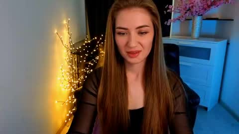 aurora_evil online show from April 12, 7:31 am