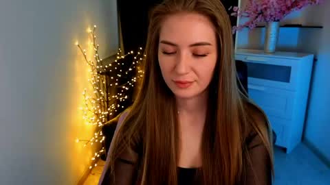 aurora_evil online show from April 12, 8:37 am