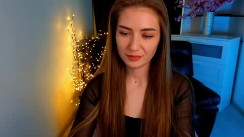 aurora_evil online show from April 12, 10:38 am