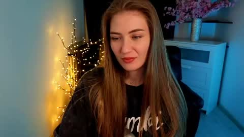 aurora_evil online show from April 16, 6:32 am