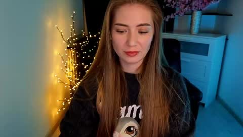 aurora_evil online show from April 16, 7:38 am